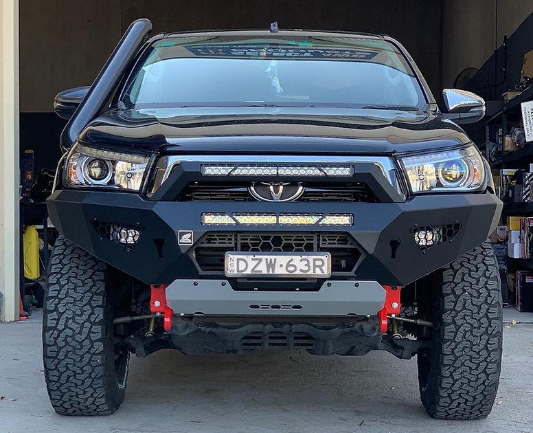 Offroad Animal Predator Bull Bar for Toyota Hilux N80 2015-2020