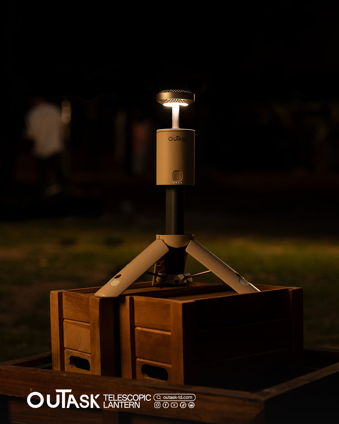 Outask Telescopic Magnetic LED Camp Light - Military Green